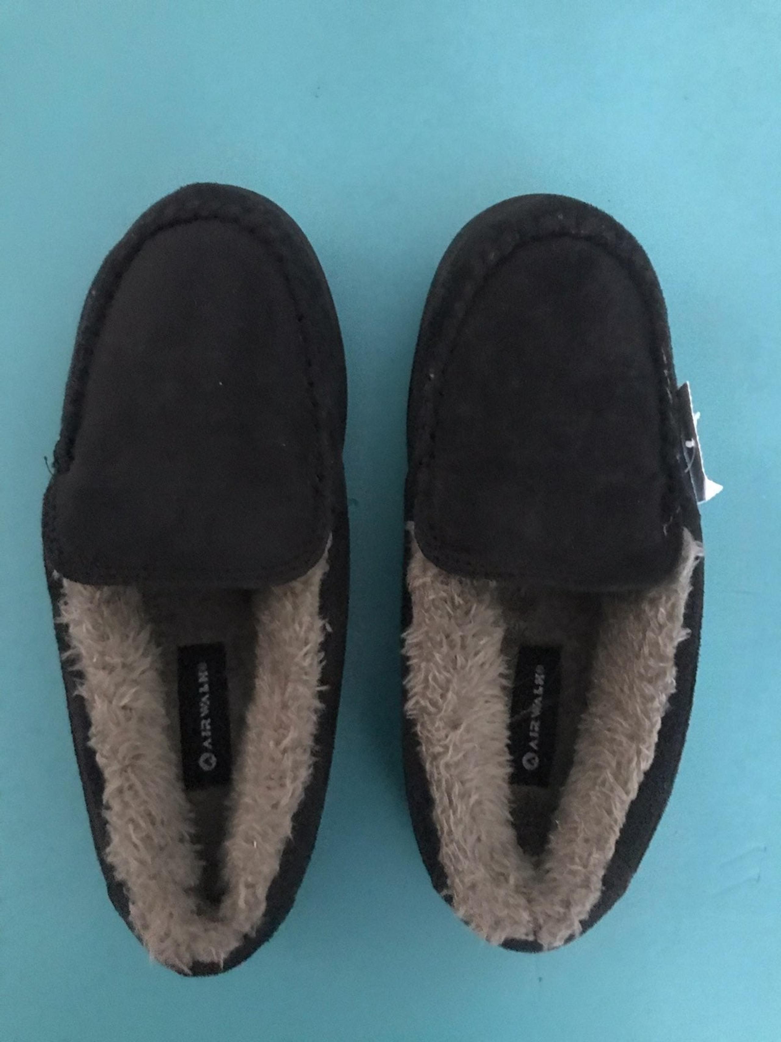 Boys Airwalks Size 4 NWT Black & Gray