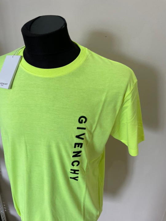 Givenchy tee large