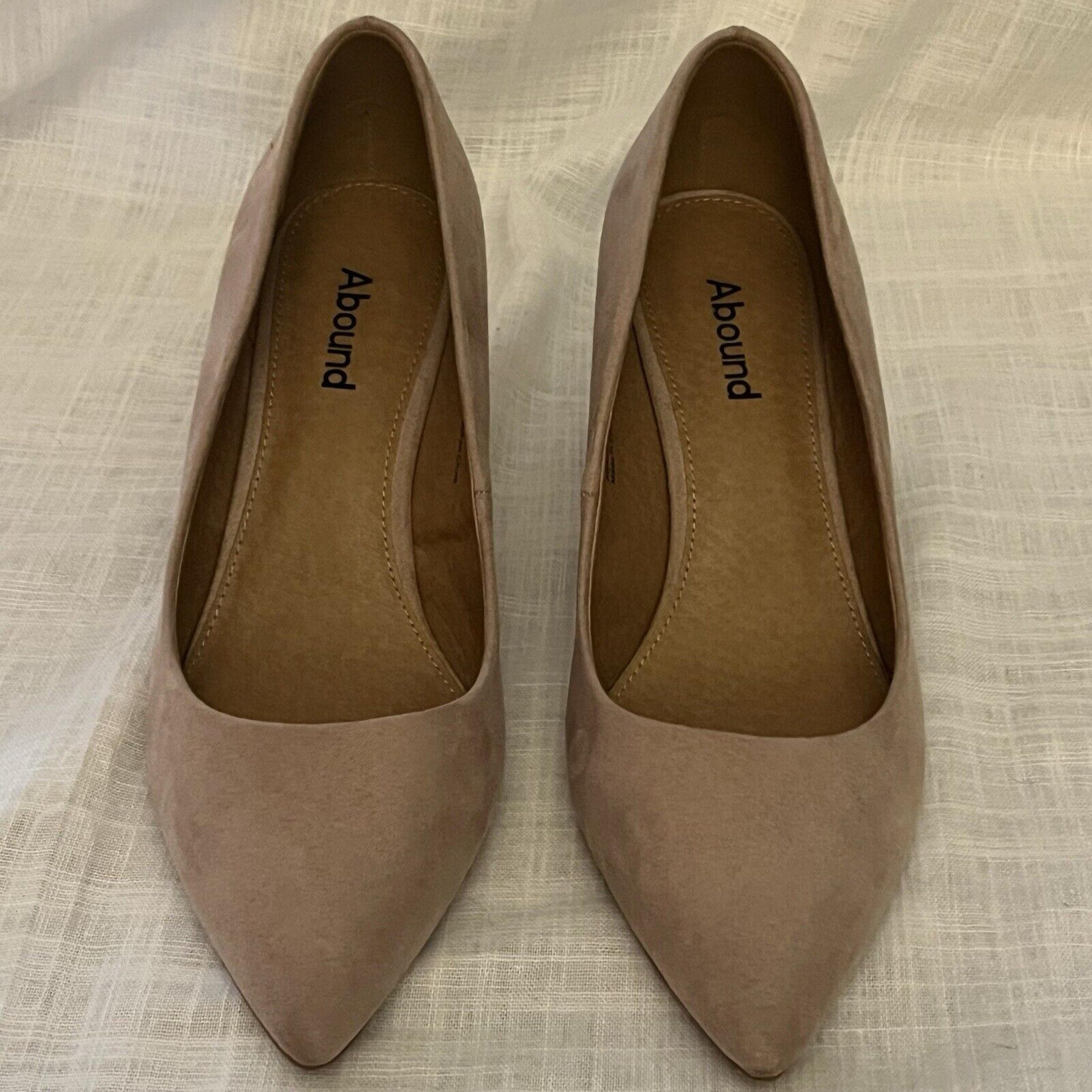 Abound Women’s Tan/Nude Pump With Square Heel. Size 9M