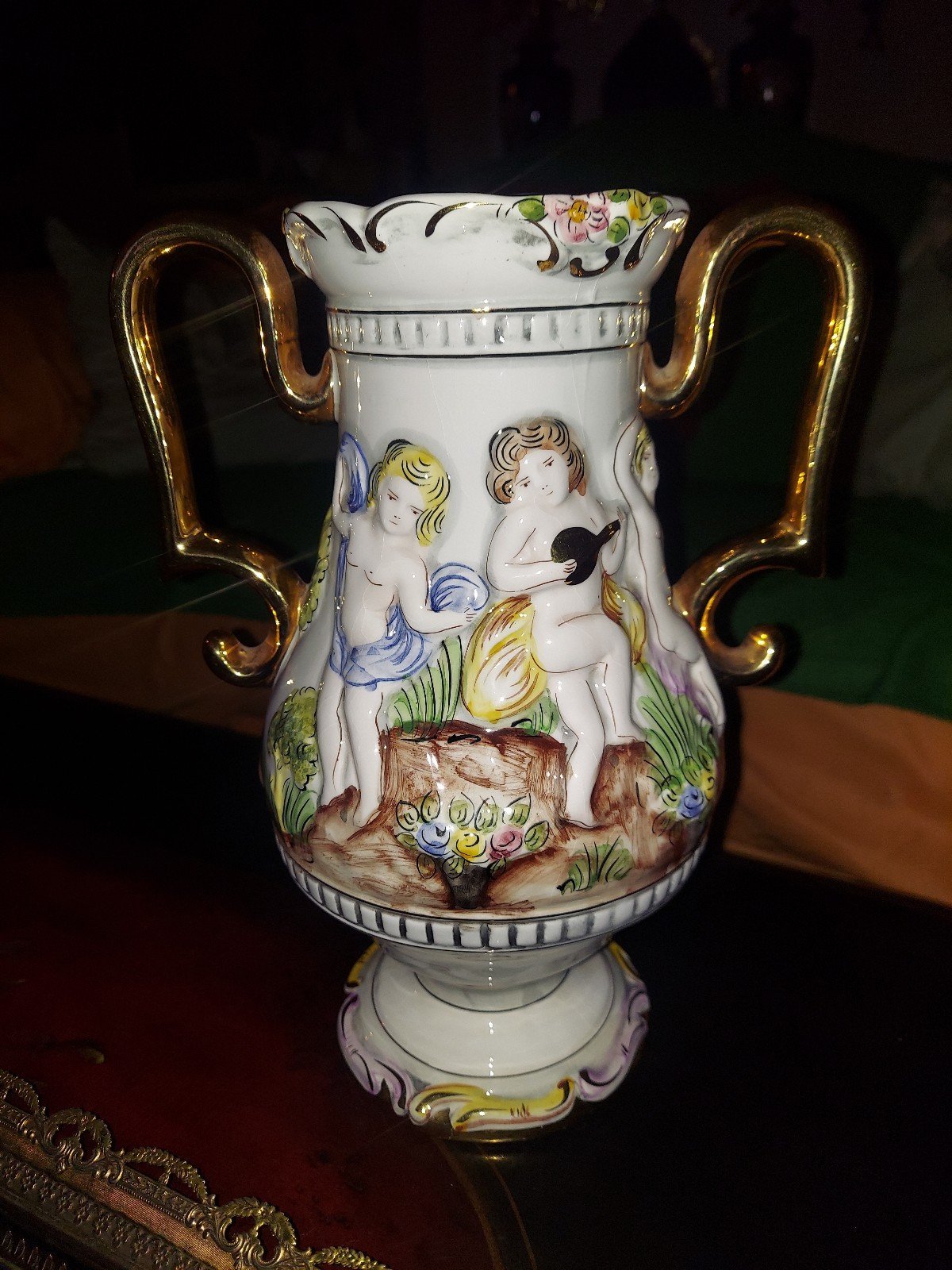 Beautiful ELPA Alcobaca porcelain vase in excellent condition. Made in Portugal