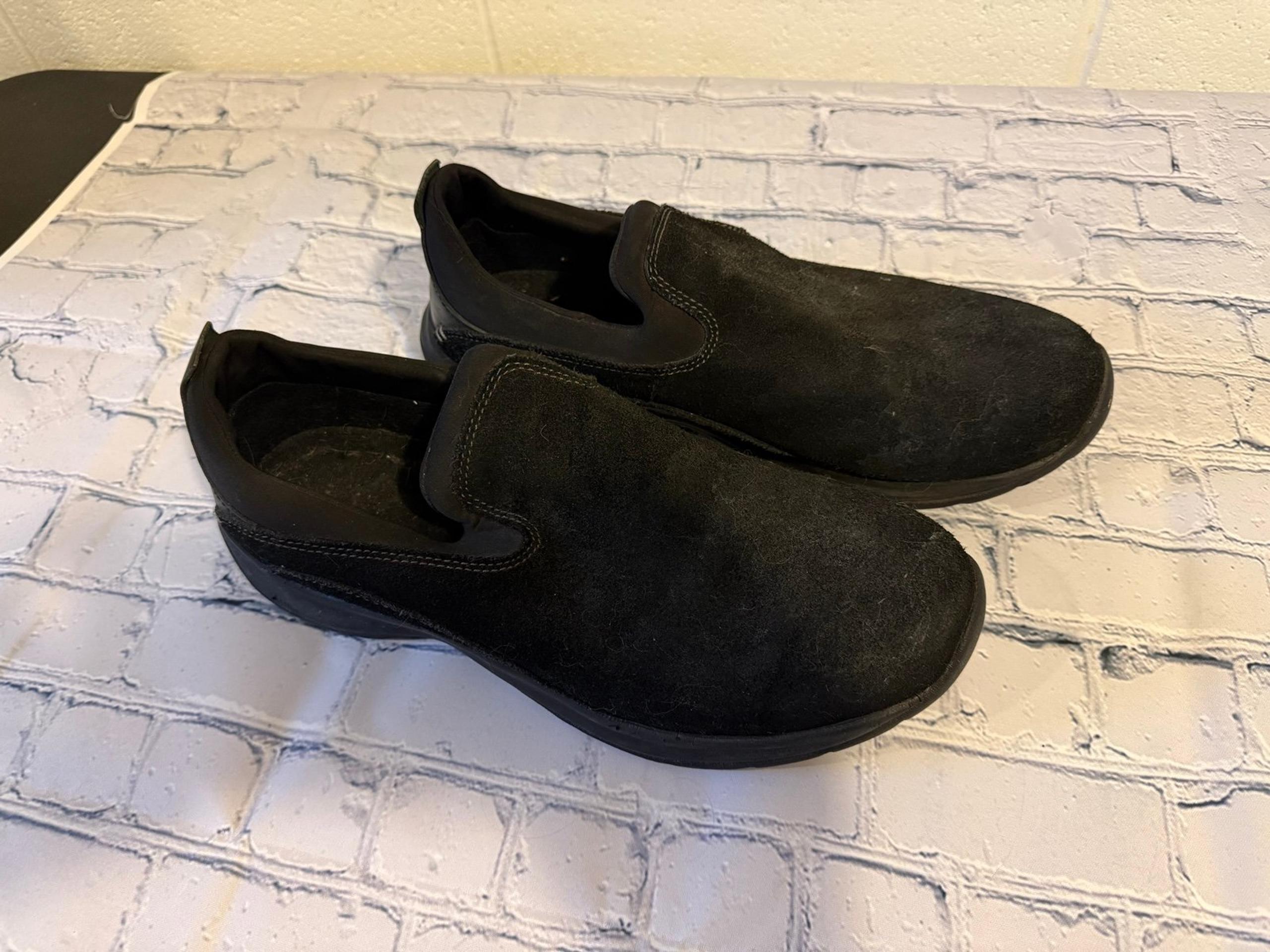 Lands’ End men’s slip on shoes