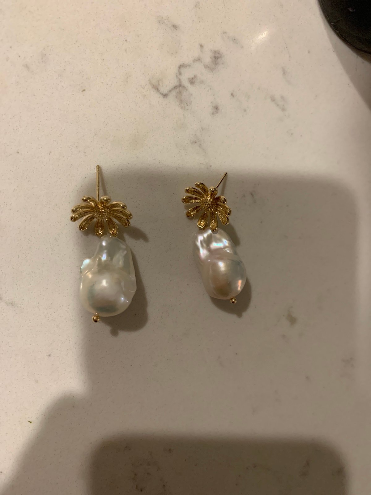 Baroque pearls 14 K gold Earrings