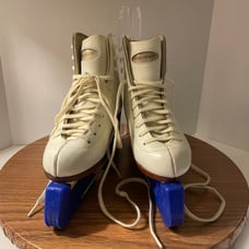 Riedell Figure Ice Skates White Leather Wilson Excel Blades w Guards 13 Youth