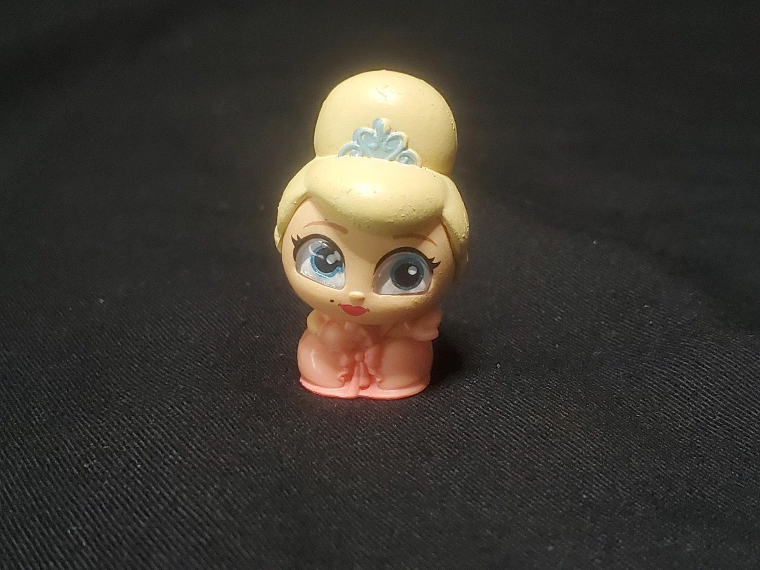 2021 Just Play Disney Doorables Series 7 Princess and the Frog Charlotte 1.5"