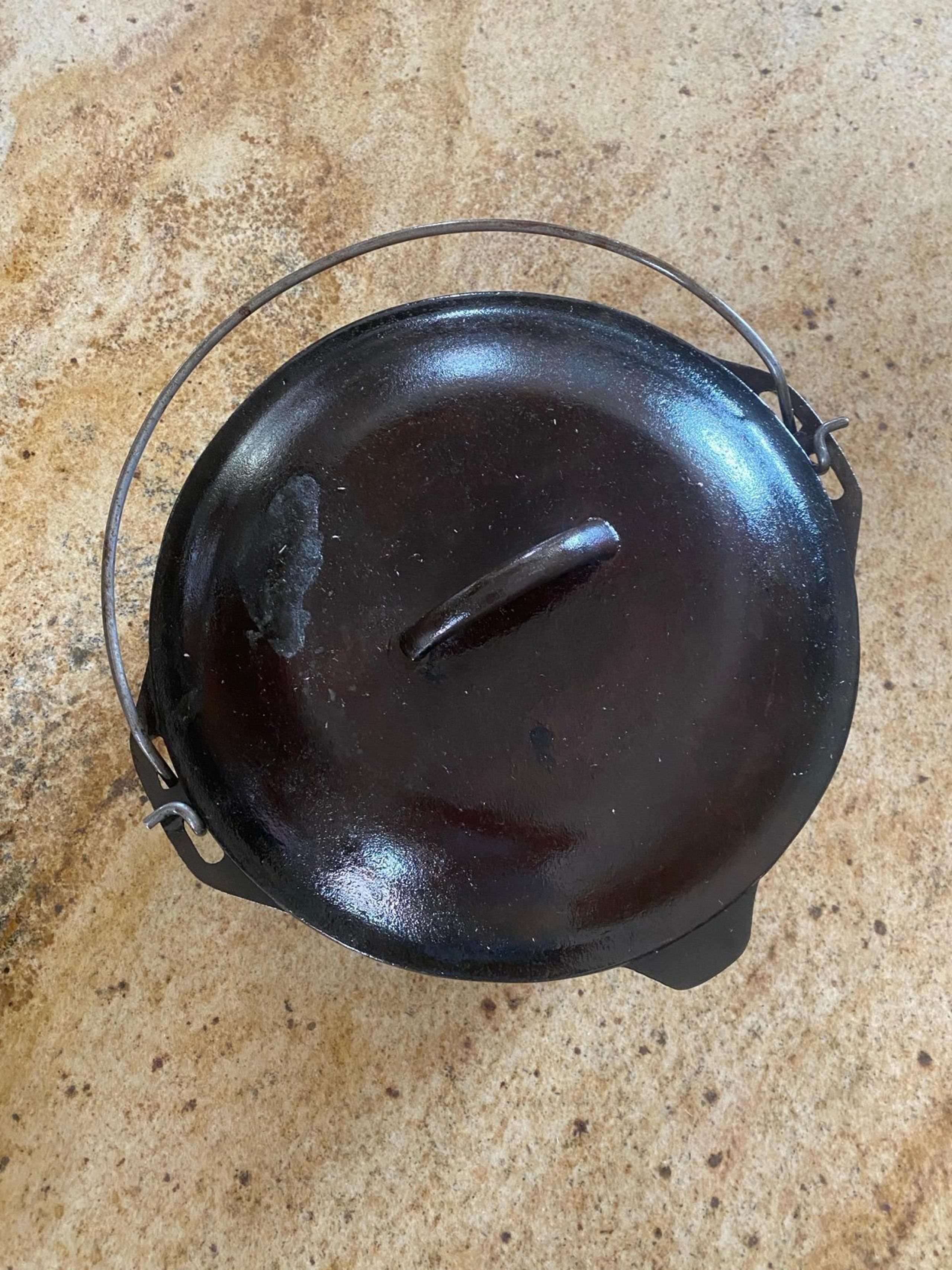 Contage CAST IRON Lodge Dutch Oven #8 quart BBQ Camping Outdoor unmarked 1950’s