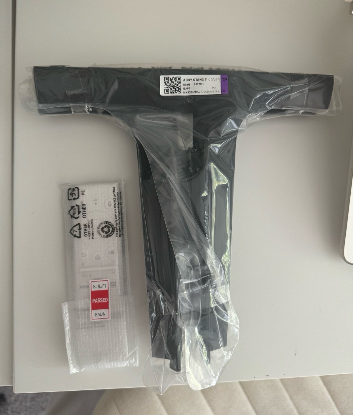 SAMSUNG TV BASE STAND AND SMART REMOTE