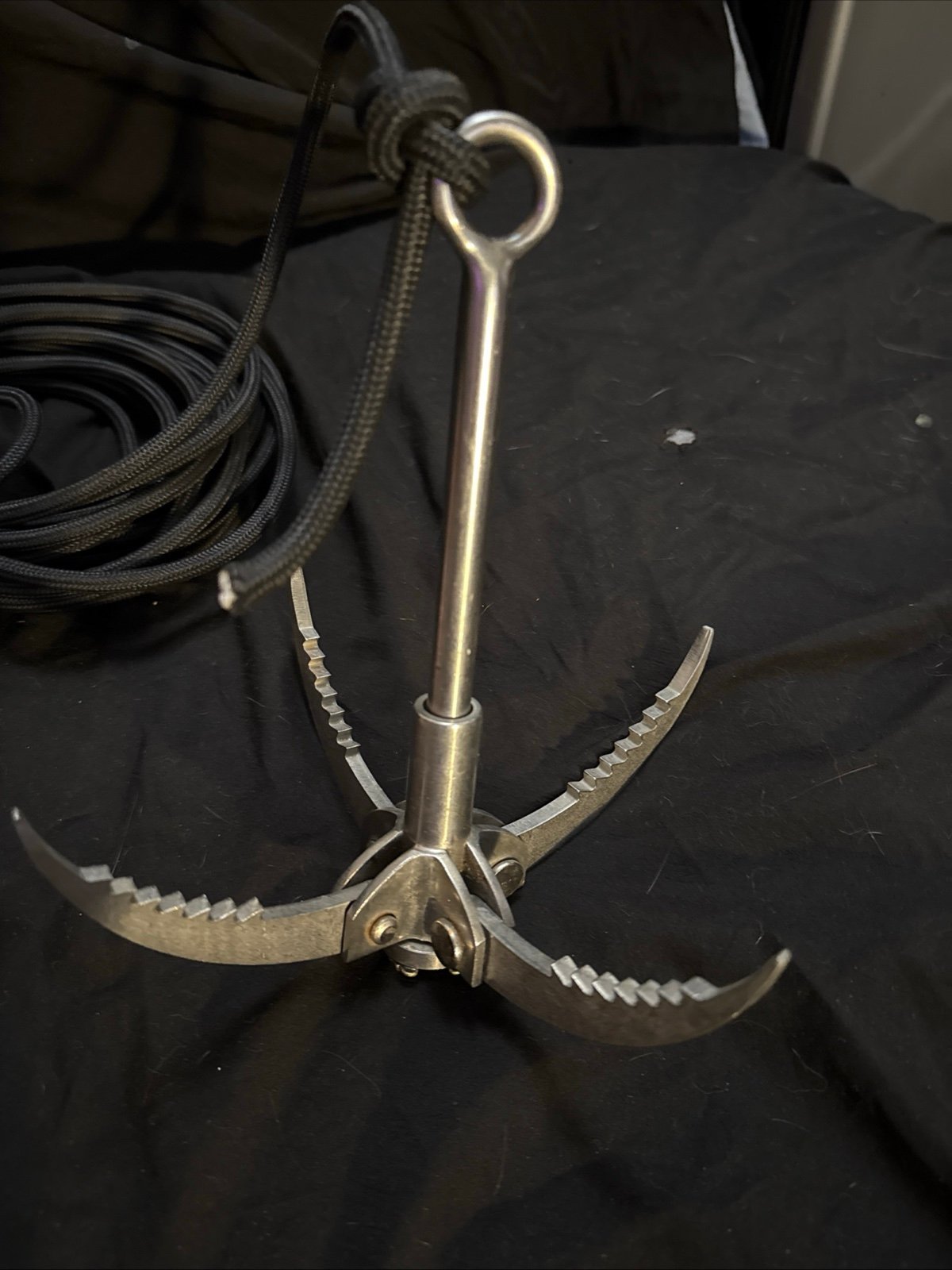 Foldable stainless steel grappling hook w/ nylon rope with steel cable core