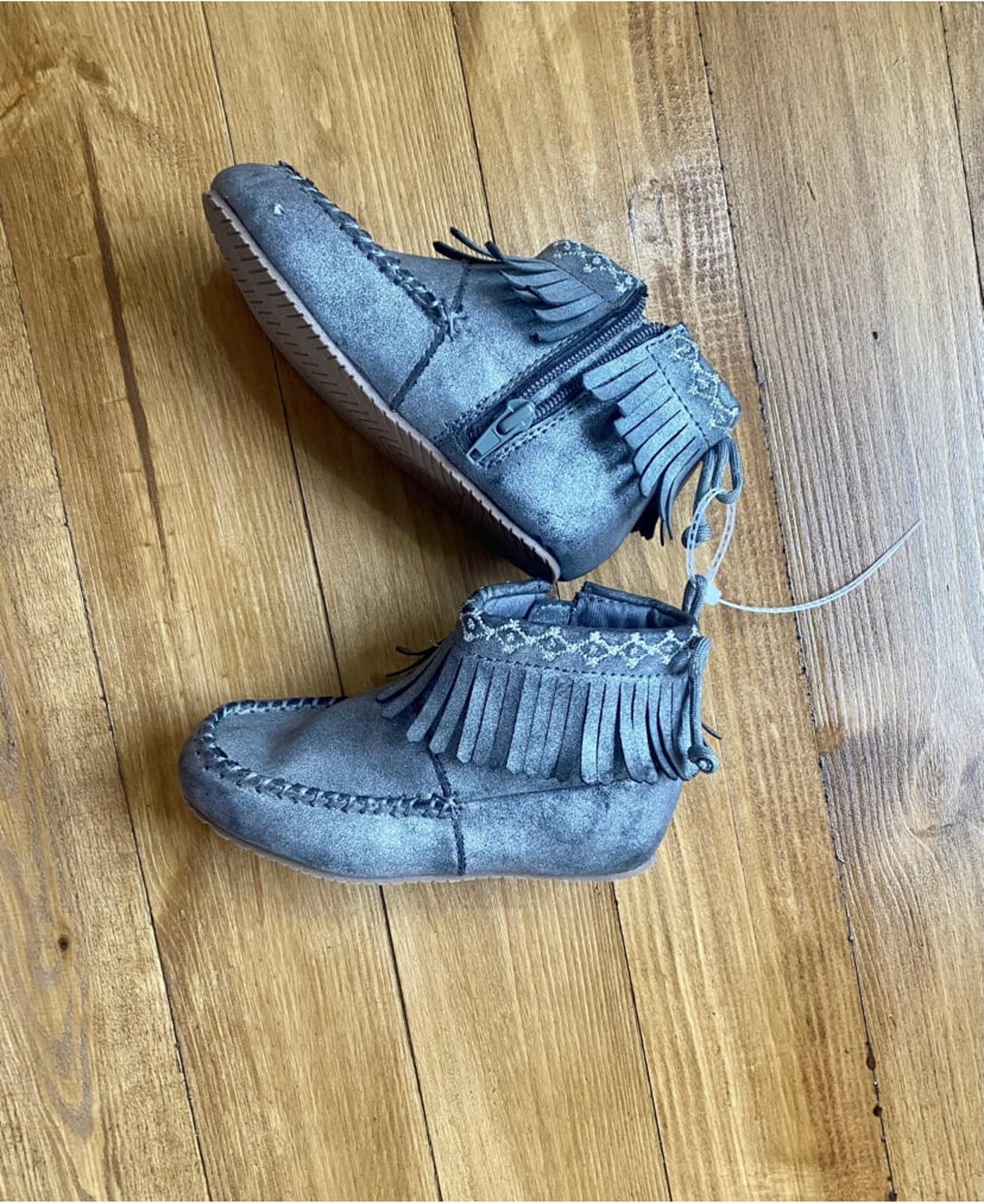 Hanna Andersson Metallic Silver Moccasin Boots