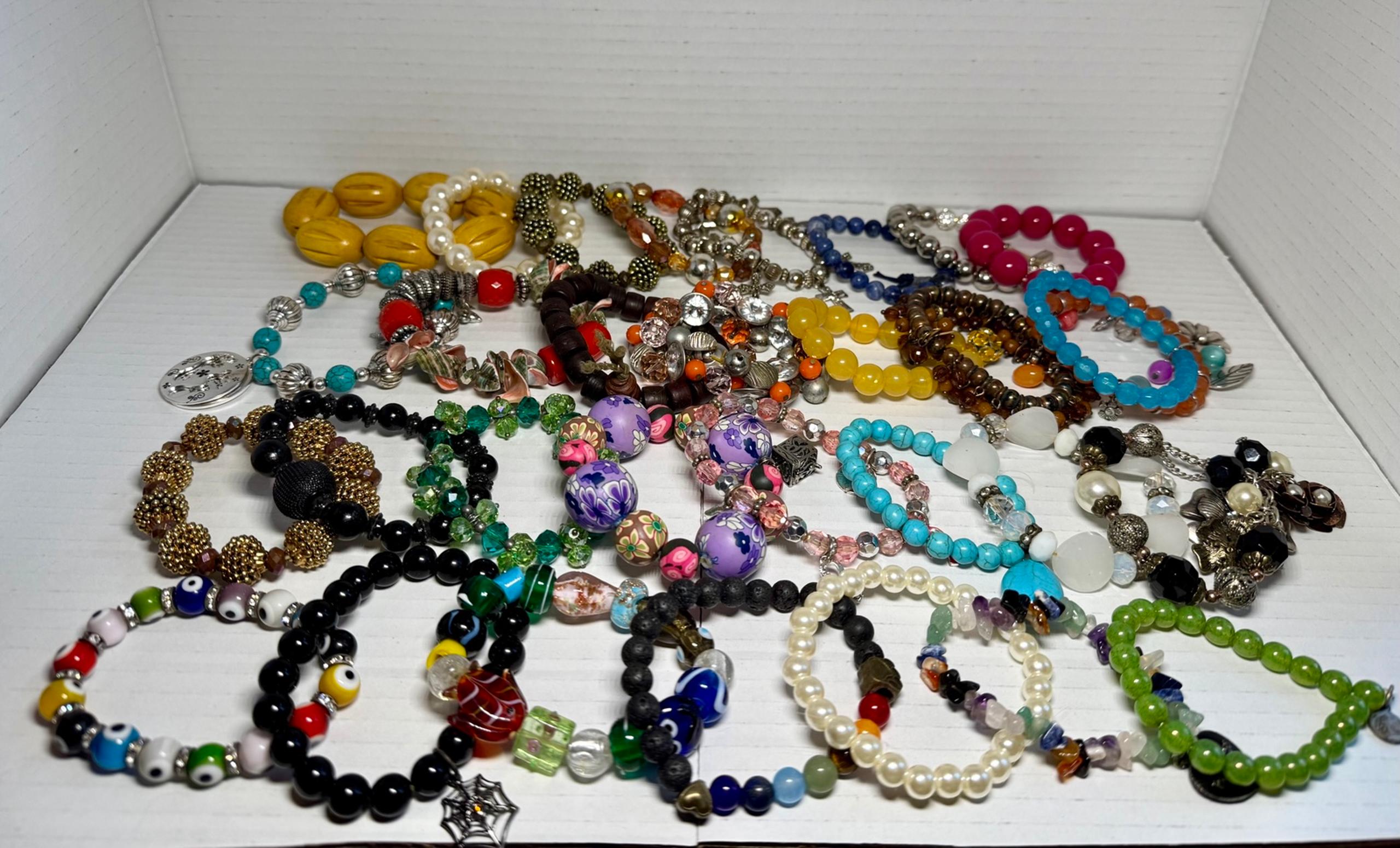 Stretch Bracelet Lot 30Pc Vintage & Modern Beads, Charms, Metal, Stones, shells