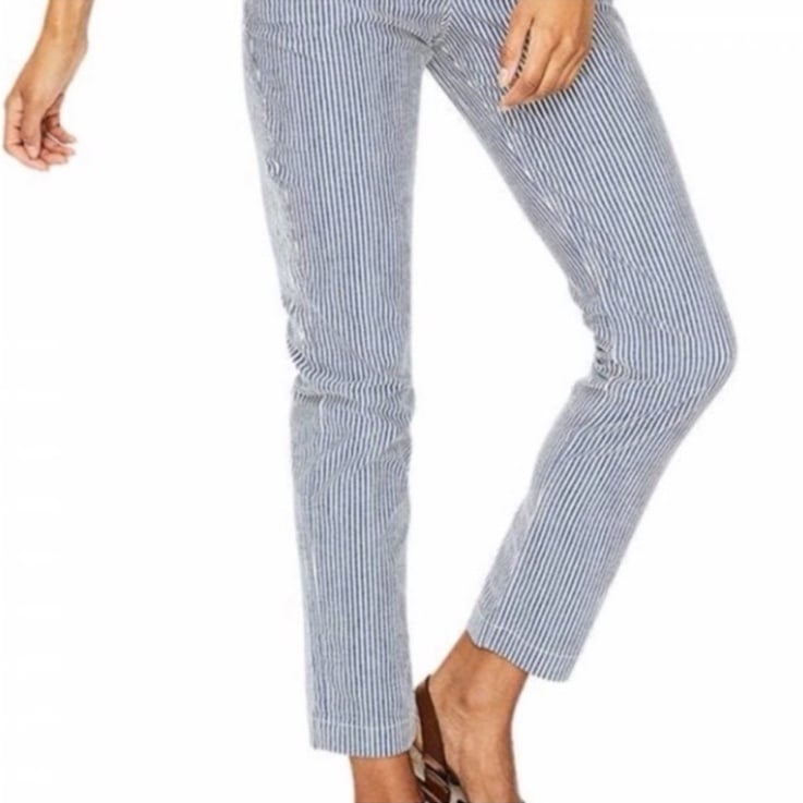 Boden NEW Navy Striped Boden Chinos. Women’s size 6