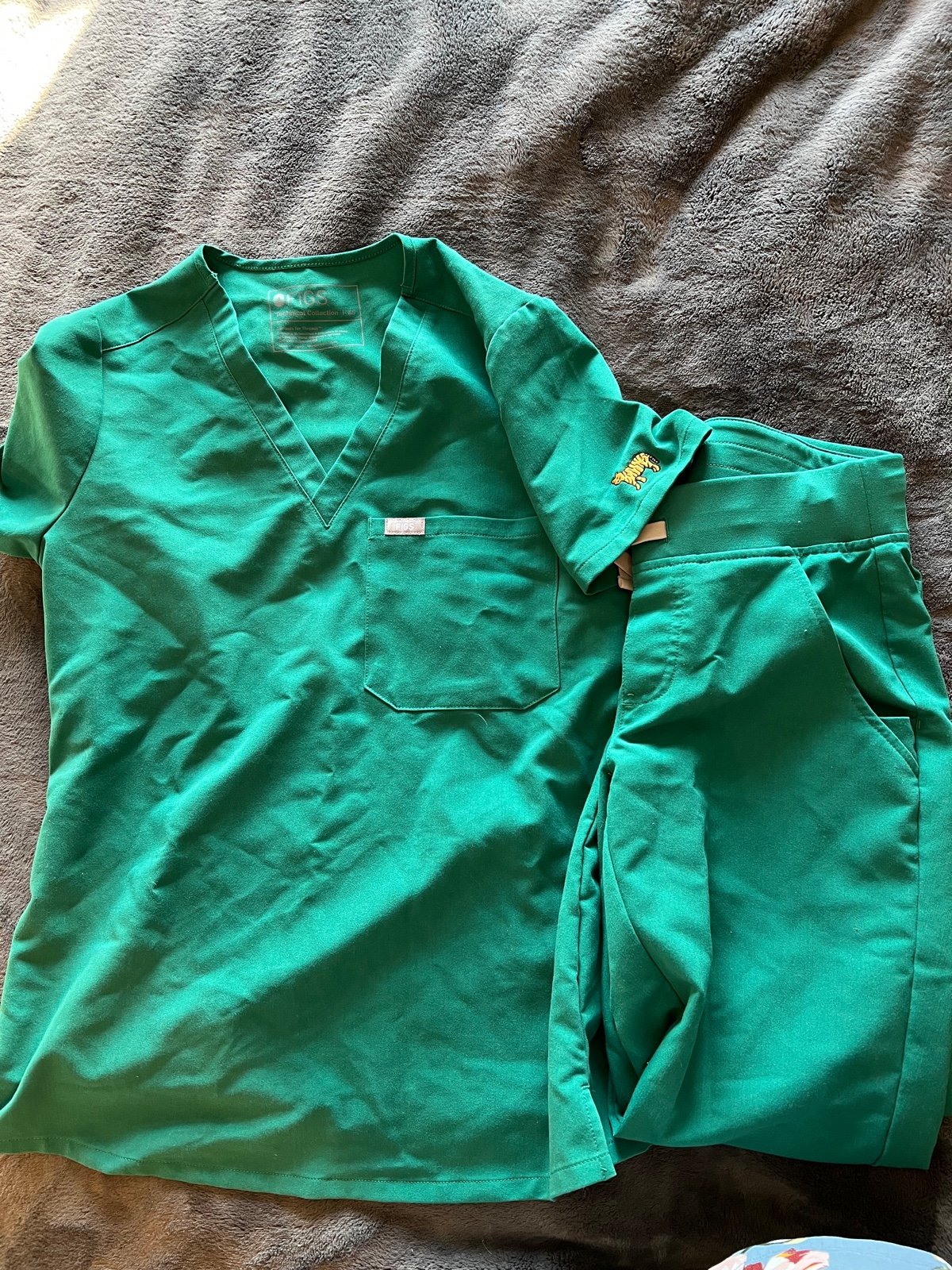 figs scrubs set