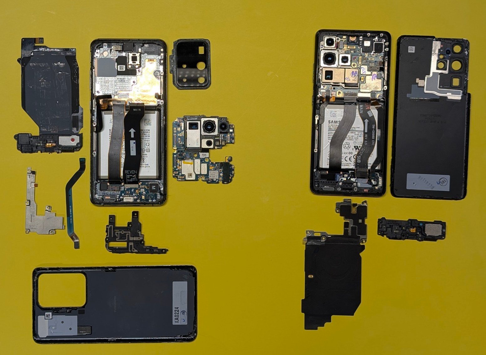 Lot of 2 Samsung Galaxy S20 Ultra/ S21 Ultra BAREBONE - FOR PARTS ONLY - READ