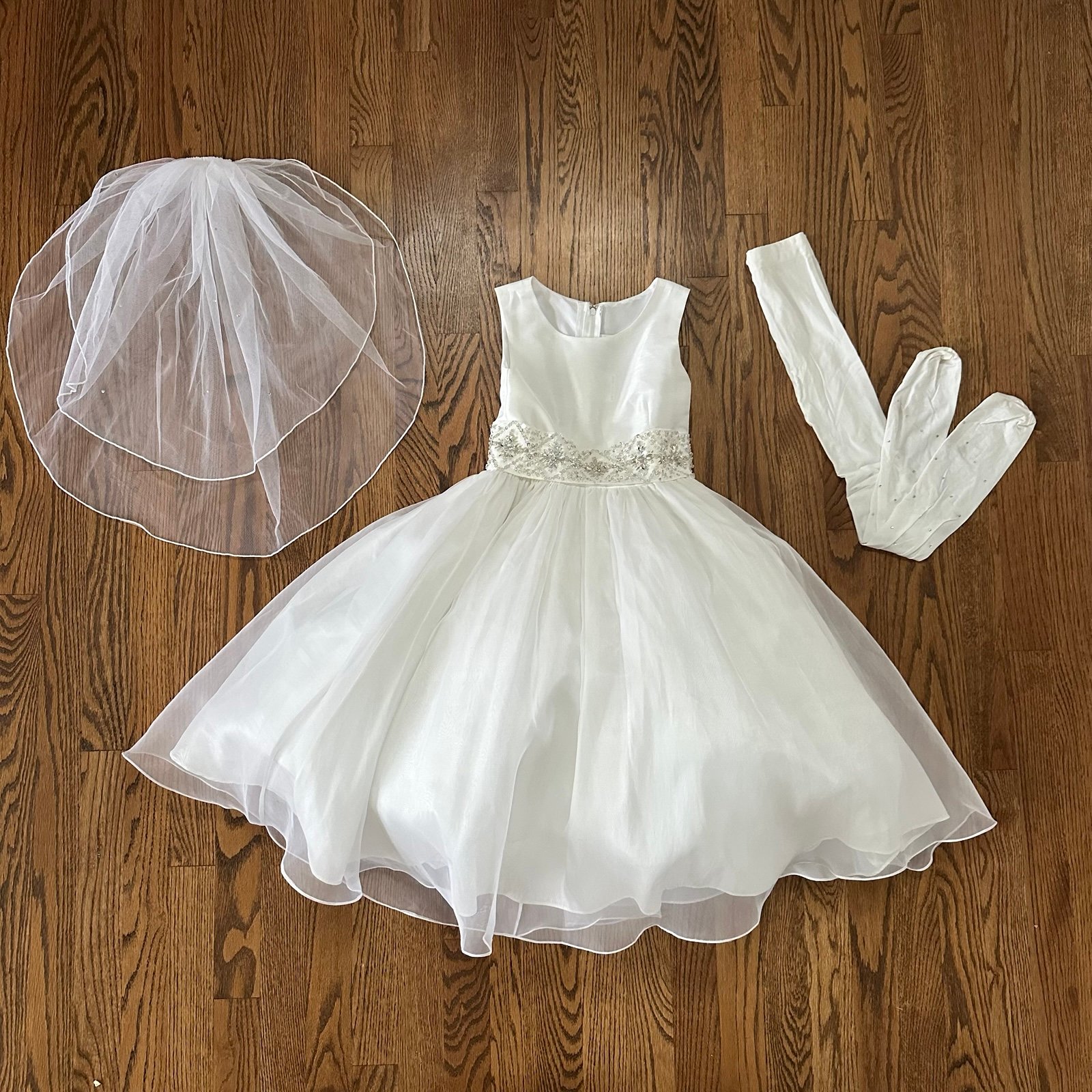 Size 6 First Communion / Flower Girl Gorgeous Dress, Rhinestone Veil and Tights