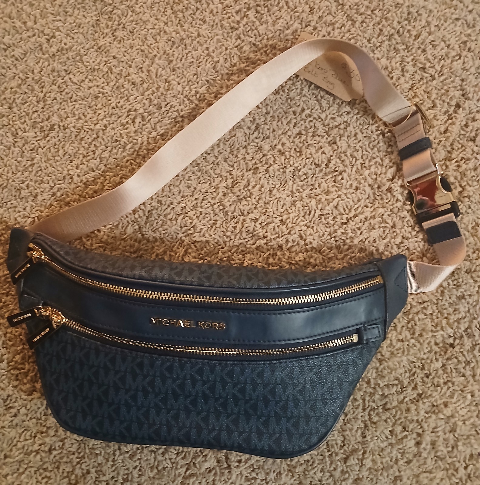 MICHAEL KORS BAG ( NEW WITHOUT TAGS)