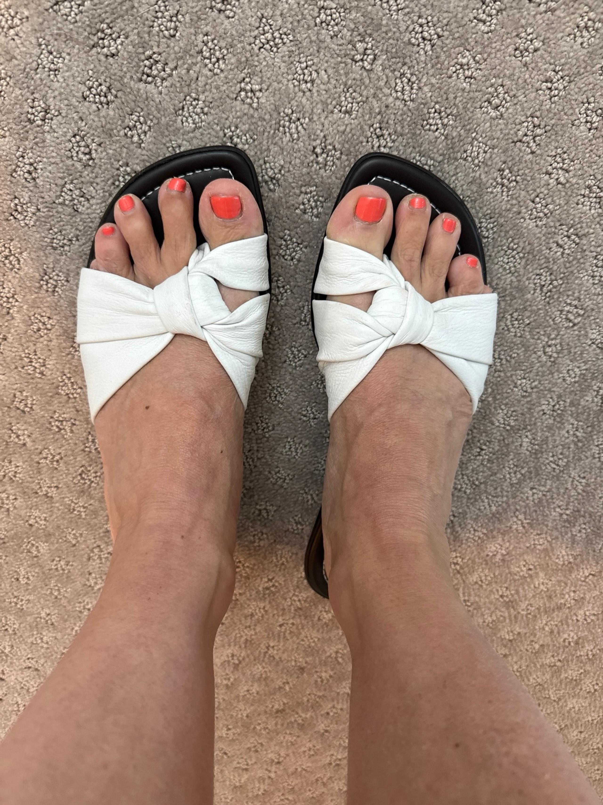 Donald j Pliner white leather Italy size 8 Sandals