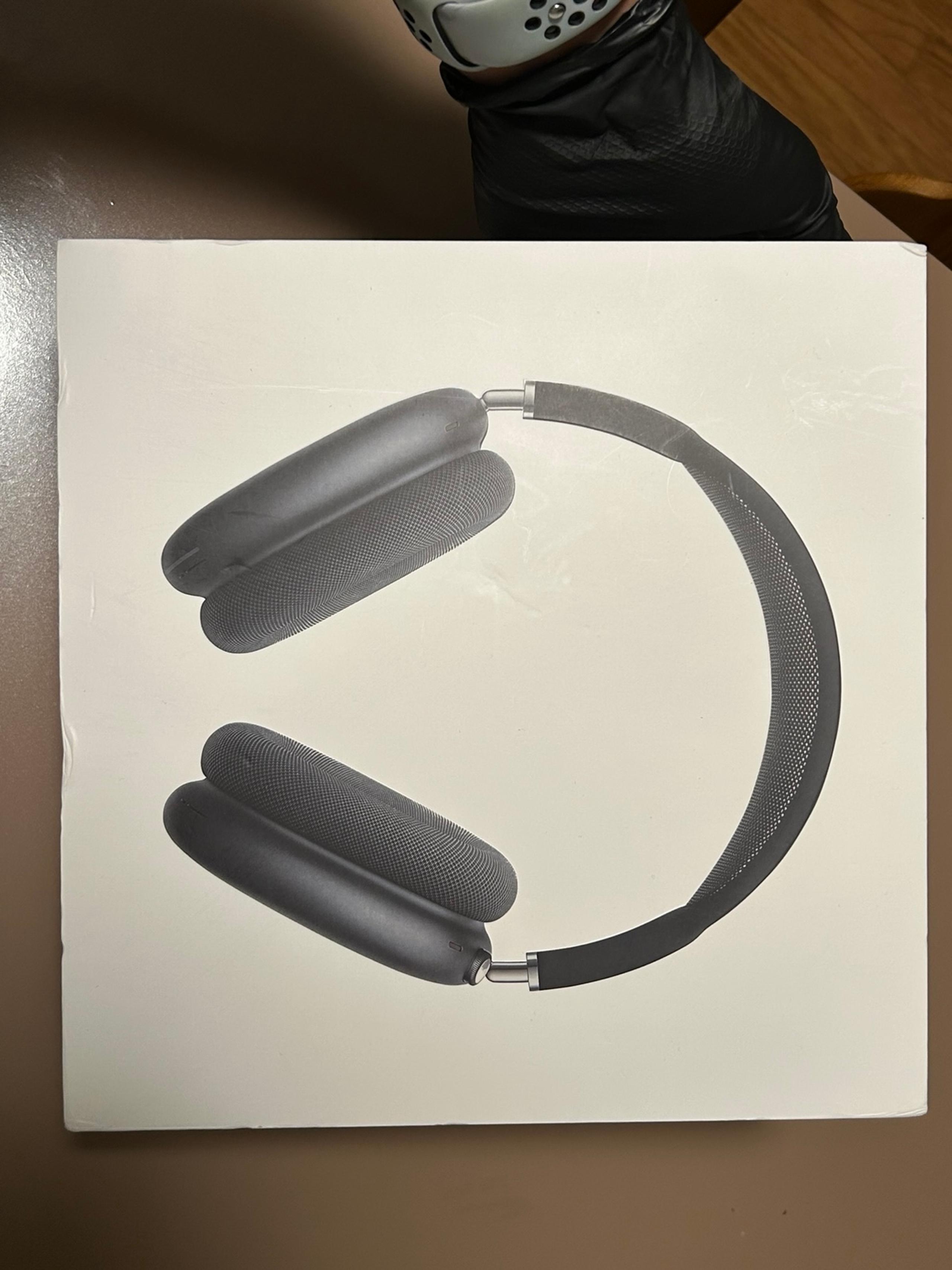 AirPod Maxes (USB-C w/ Smart Case)