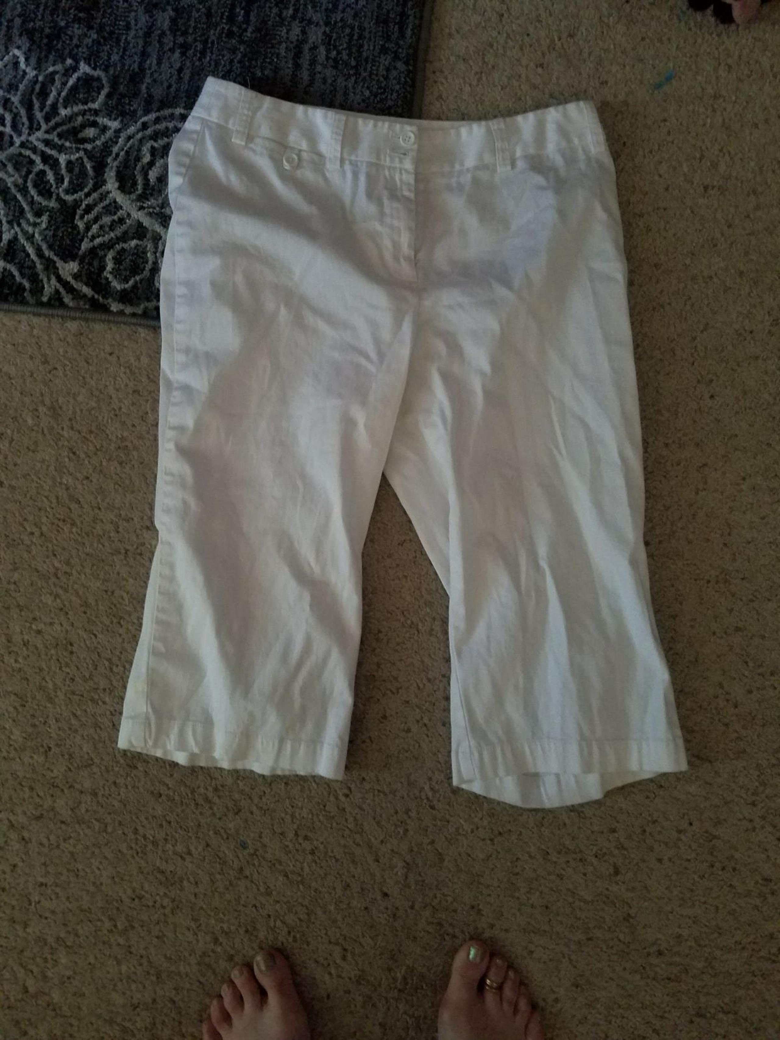 Jones New York White cropped pants, 10