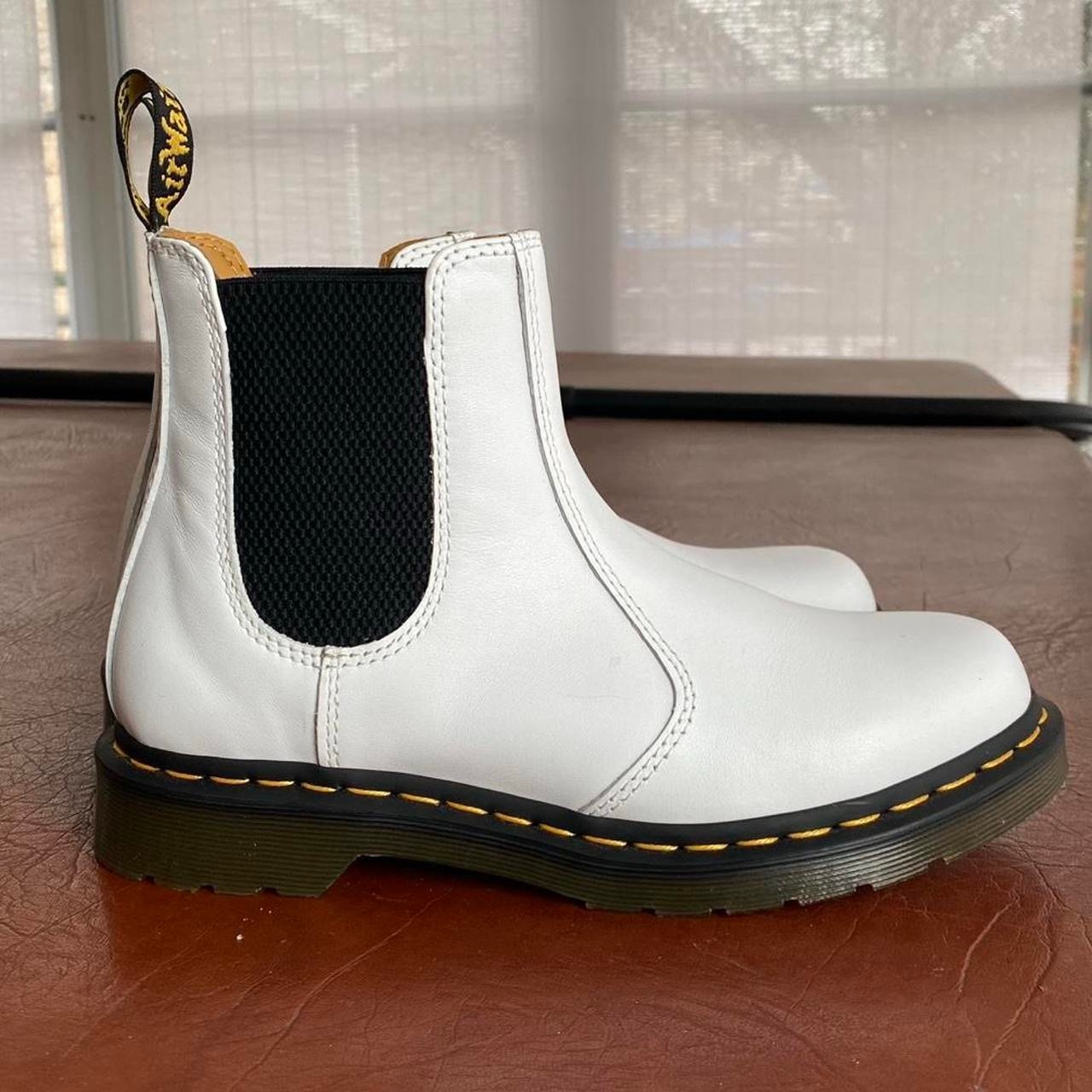 White Dr. Martens Chelsea boots in excellent condition! size 8