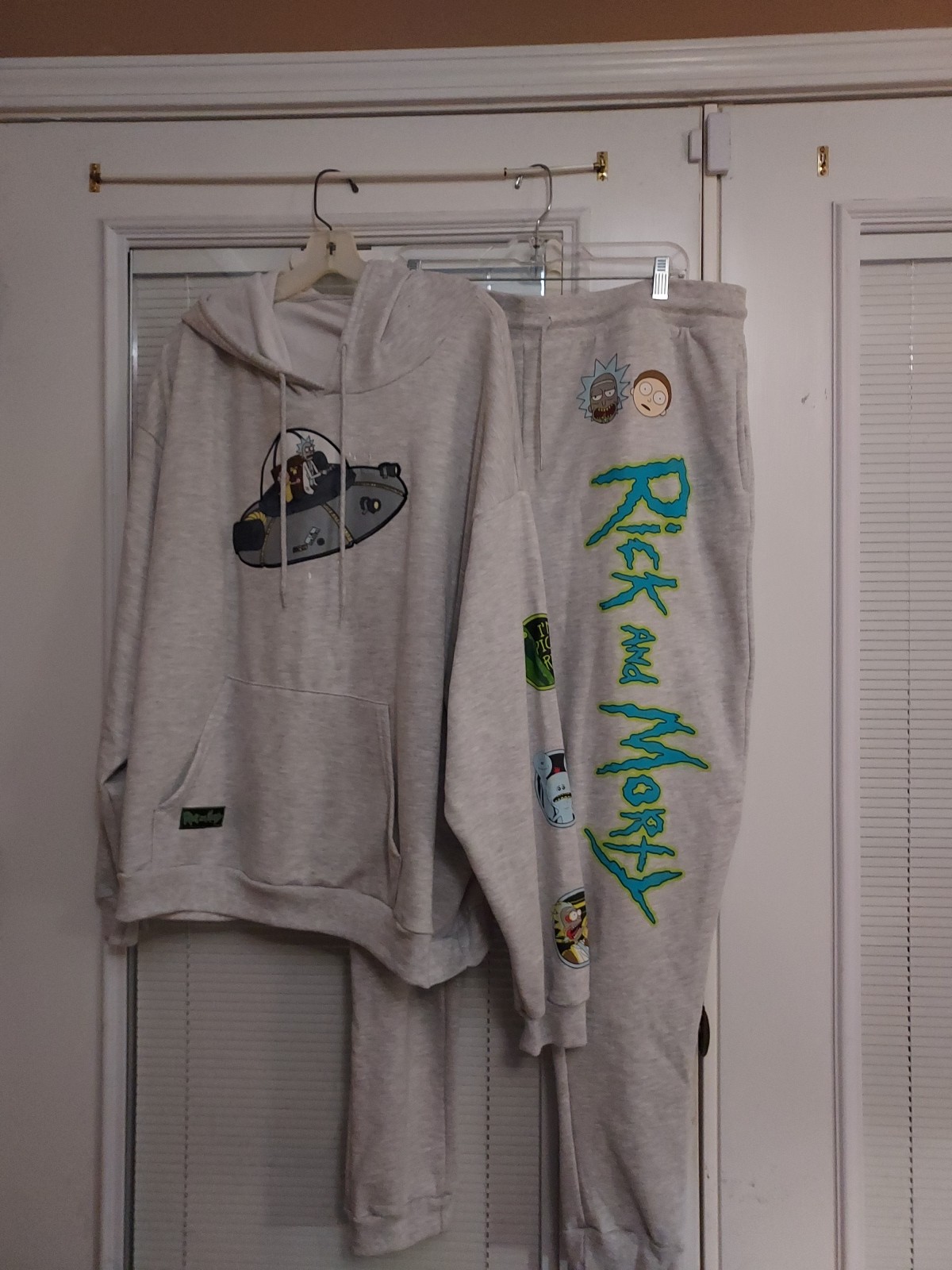 NWT RICK & MORTY SIZE 4X GREY 2) PIECE SWEATSUIT