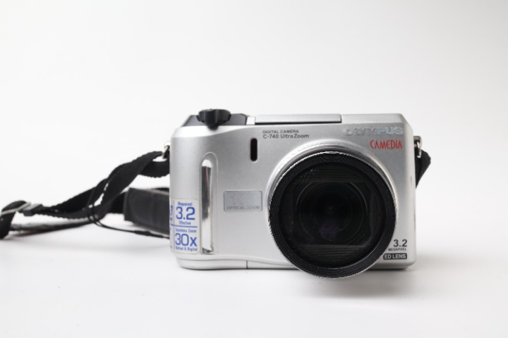Olympus CAMEDIA C-740 Ultra Zoom 3.2MP Digital Camera
