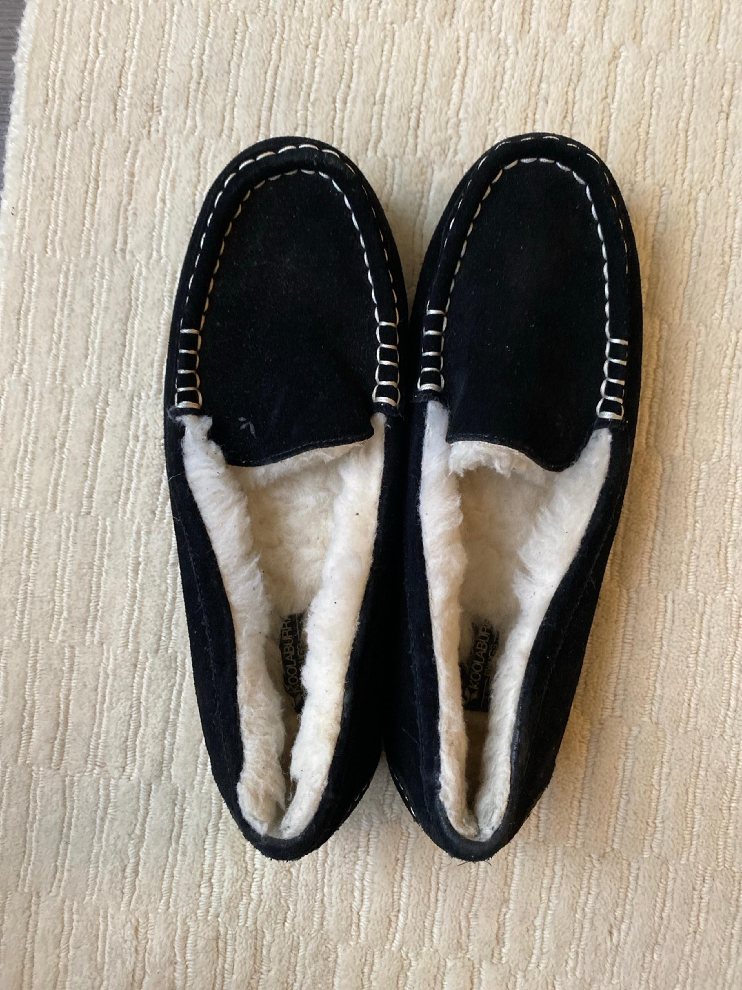 Koolaburra women’s black suede Slippers size 9