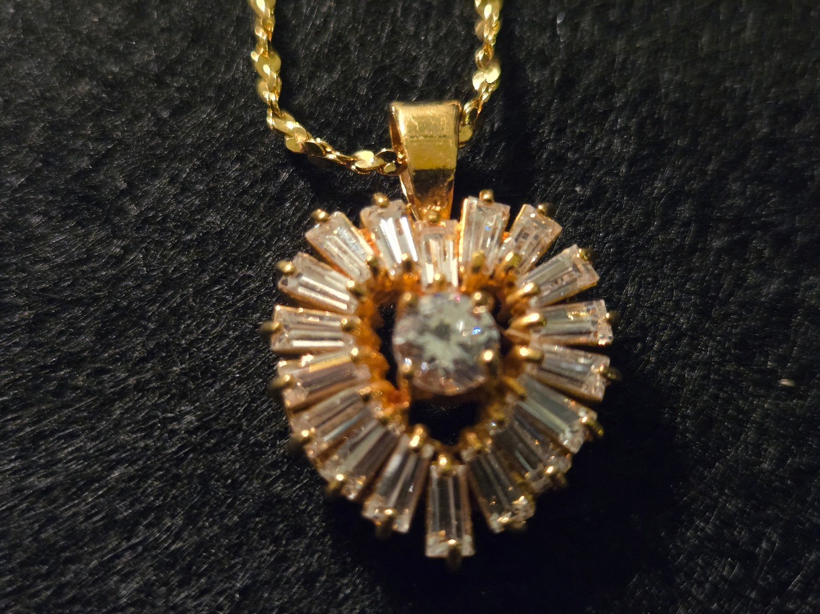 VINTAGE CUBIC HEART NECKLACE