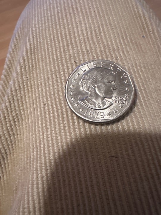 Selling a 1979 one dollar coin has a p not a d and the s is far apart on states