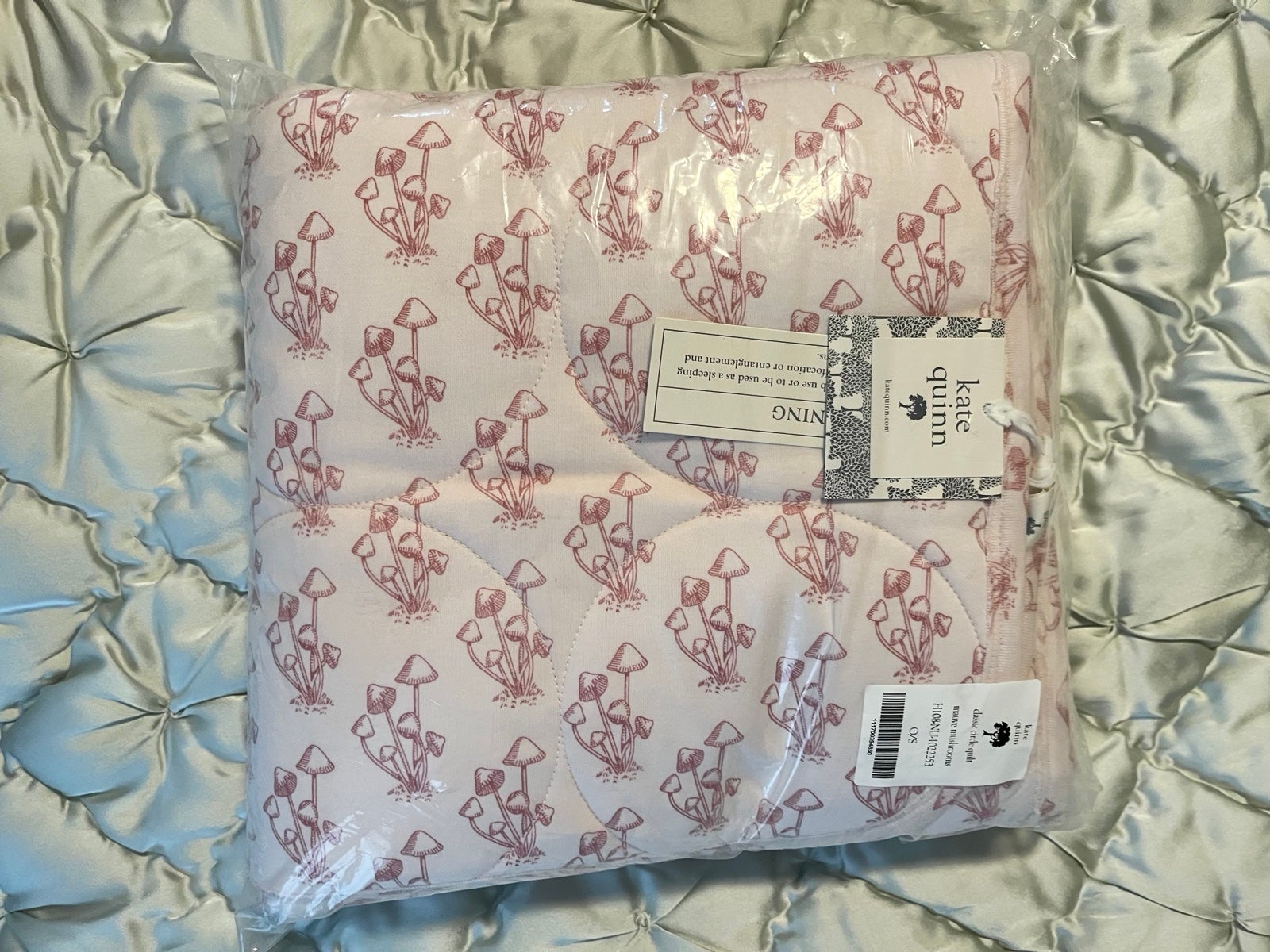 New Kate Quinn Mauve Mushroom Circle Quilt