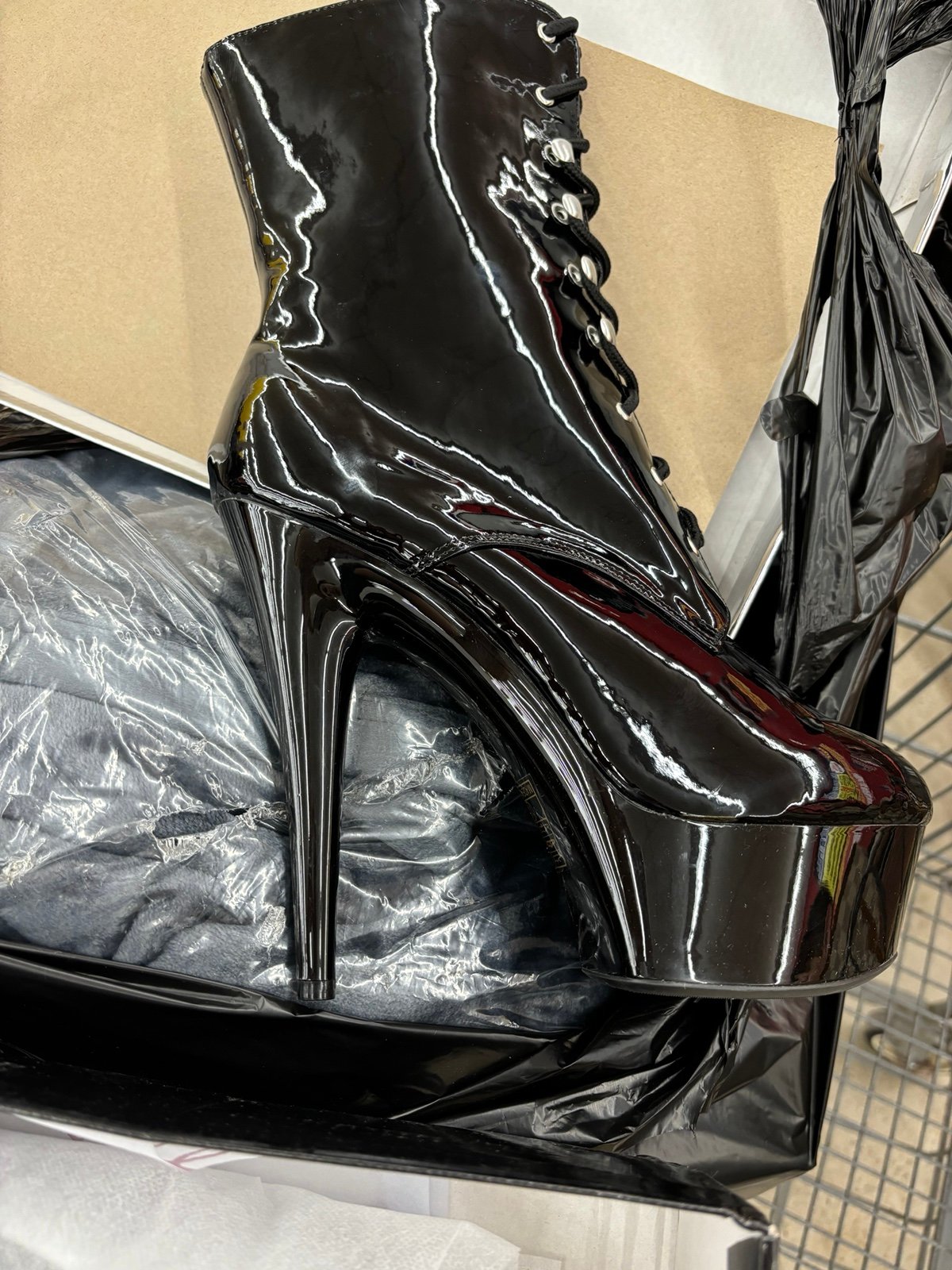 ellie heels