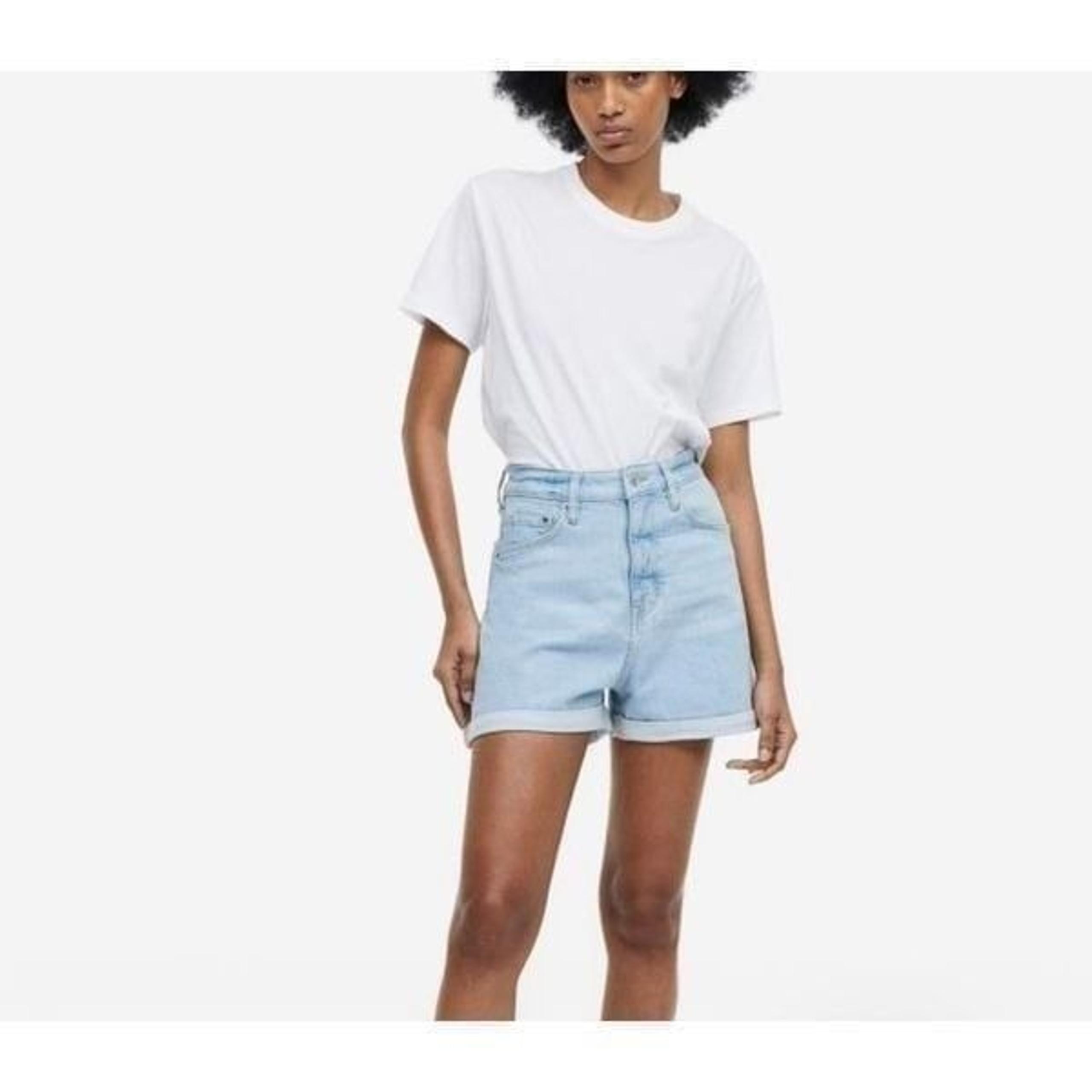 NWT H&M size 8 Women’s high waisted mom shorts