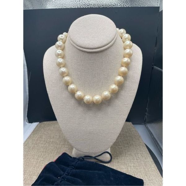 CAROLEE HAND-KNOTTED FAUX GOLD PEARL NECKLACE Gold Tone CHAIN HEART END Pouch