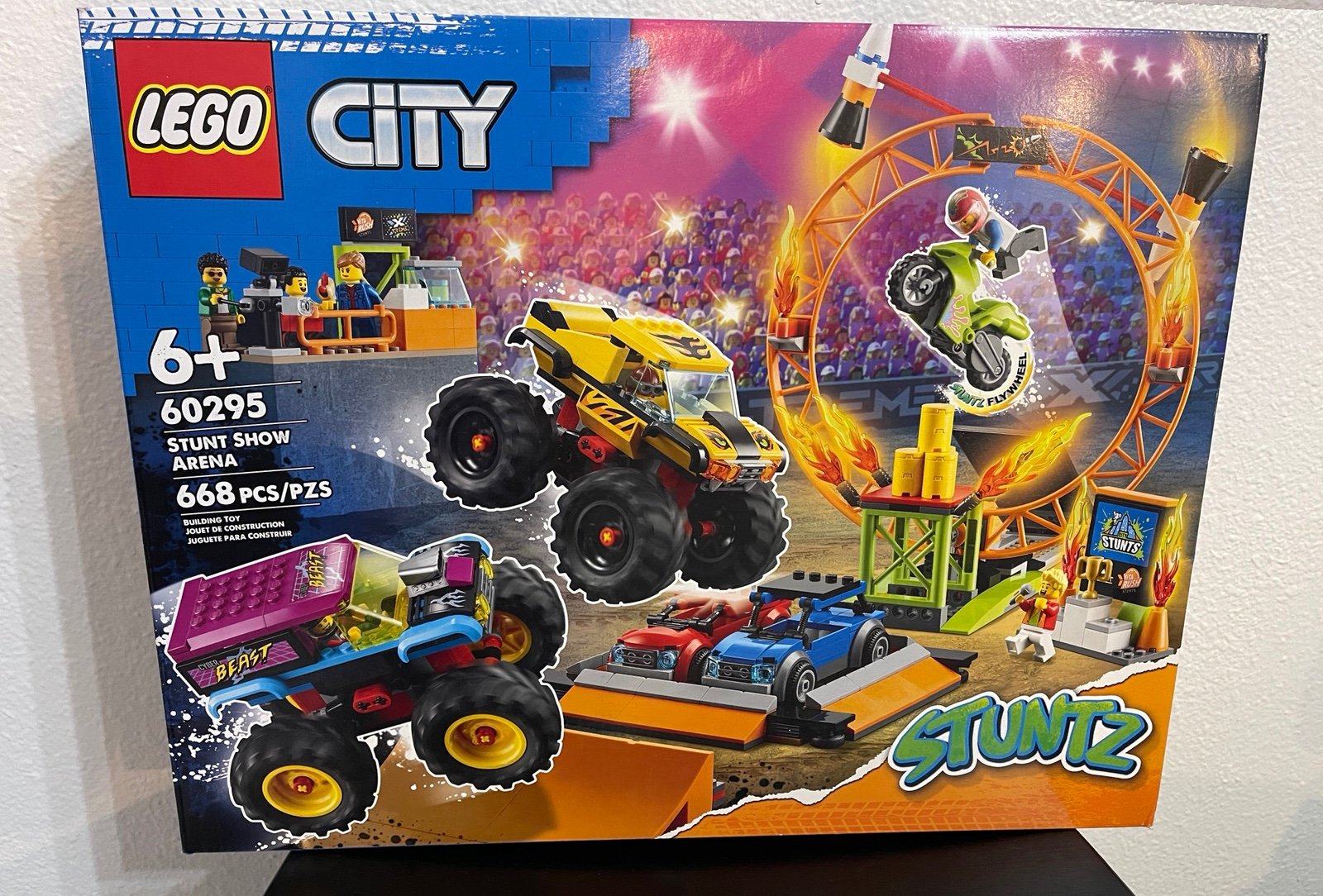 Lego City 60295 Stunt Show Arena 668 pieces NEW