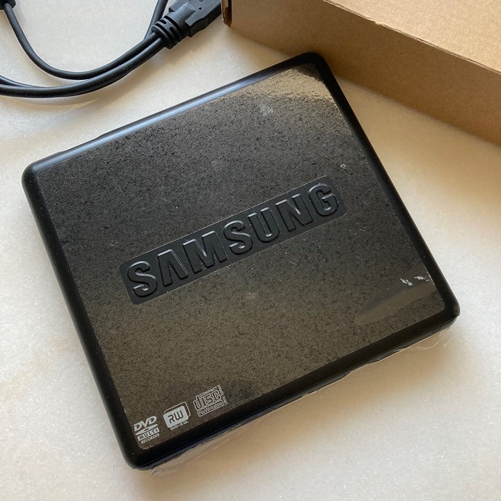Samsung DVD-RW External DVD WRITER PLAYER