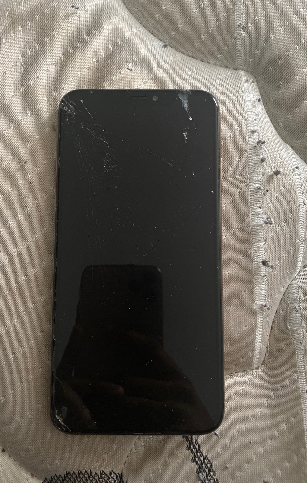 iPhone XS Max Gold cracked sprint for pa