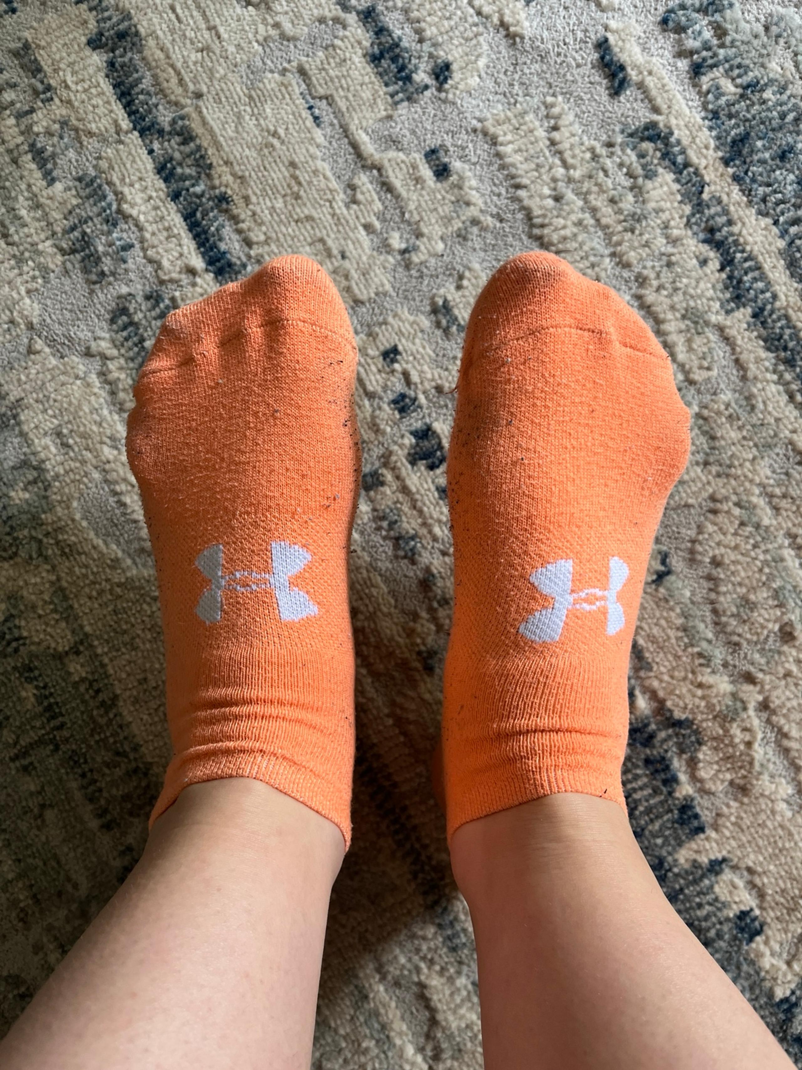 Women’s orange athletic socks - size 8 feet