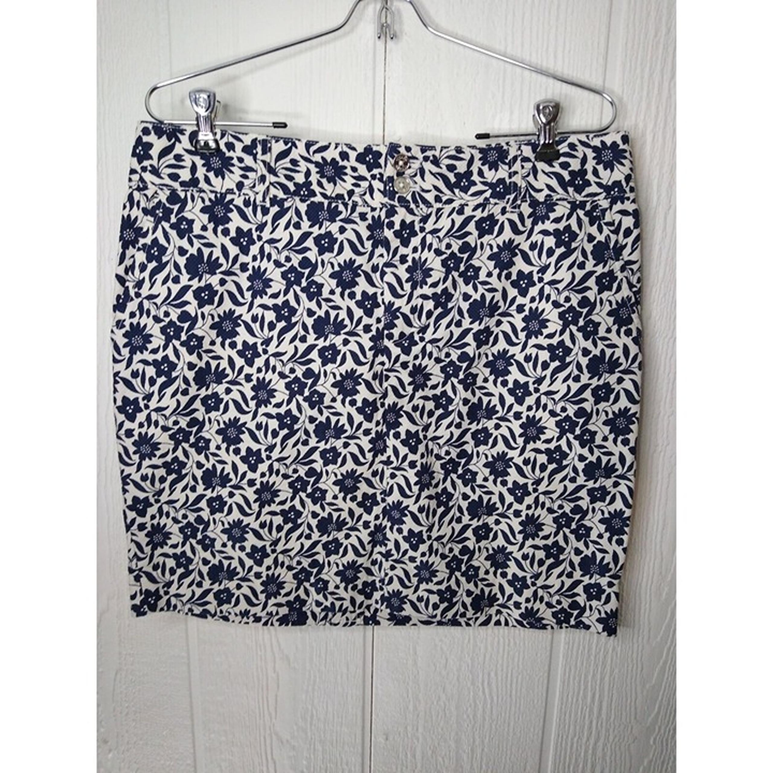 Chaps Women's Sz 10 Pencil Skirt Navy Blue Floral Mini Length Cotton Zip