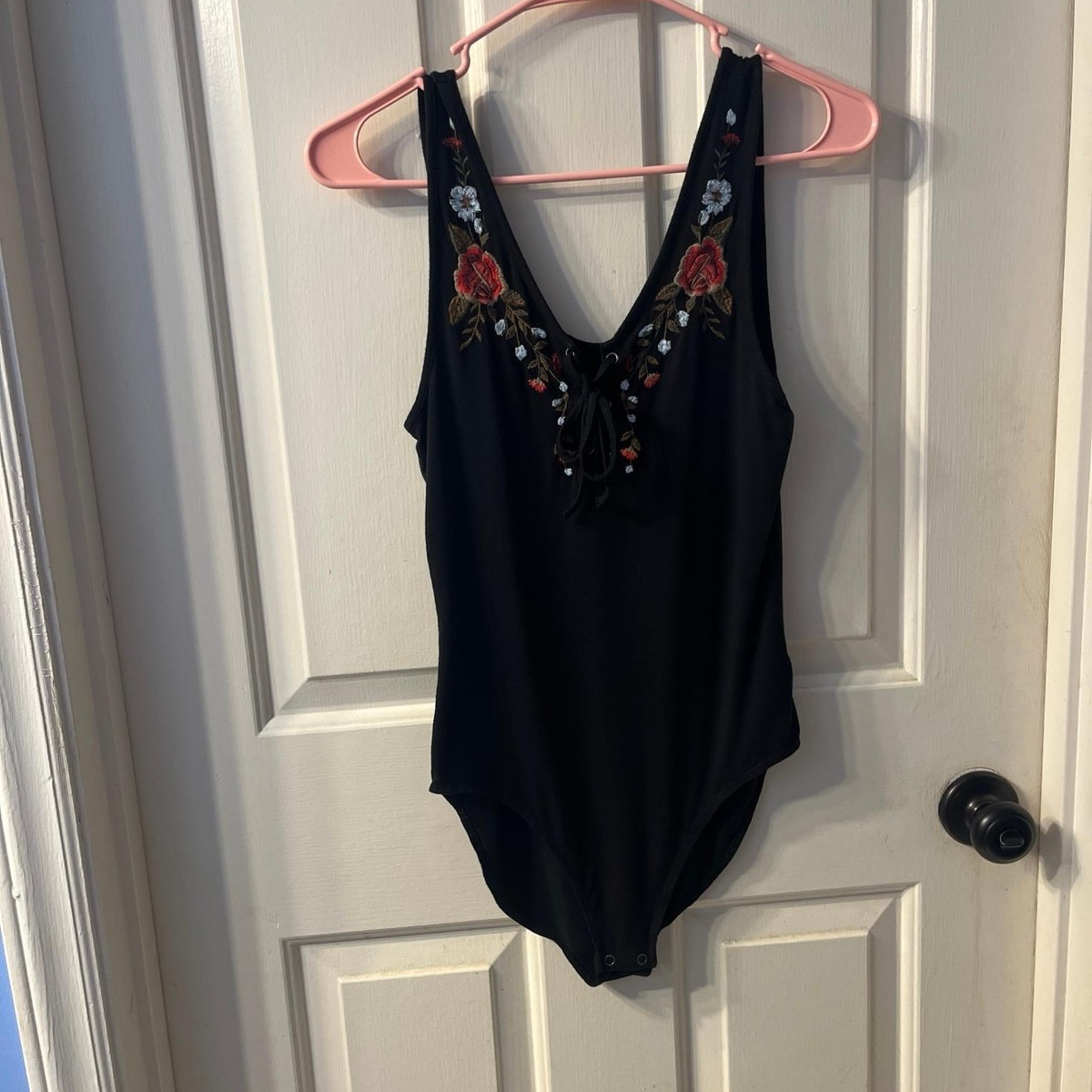 American Eagle Black Floral Bodysuit Women’s Size Medium
