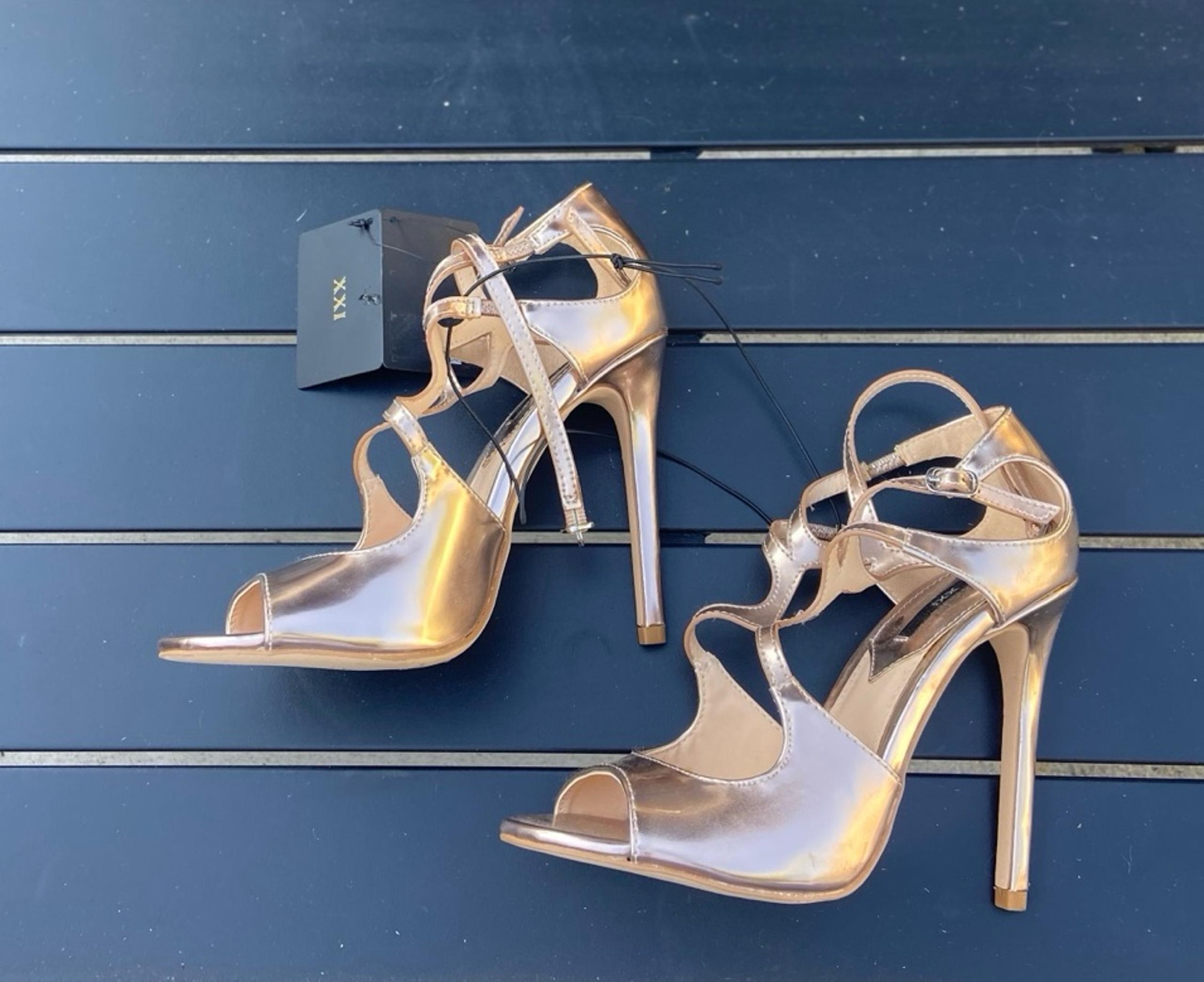 ** never worn Rose Gold Heels - size 7