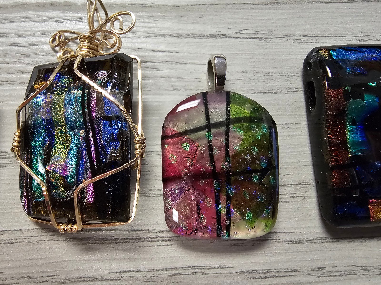 Lot of glass pendants