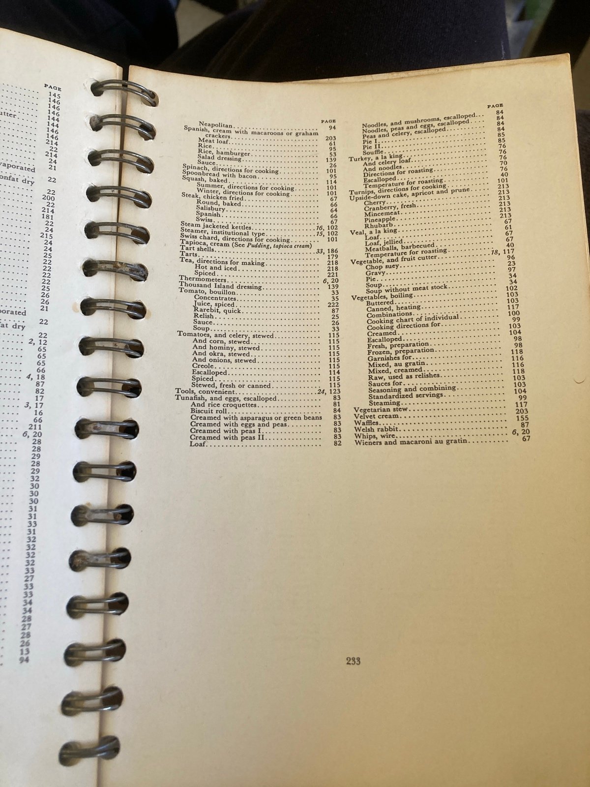 Quantity Recipes (Food Preparation) Spiral Bound Marion Wood 1966 rev. Cornell - detail
