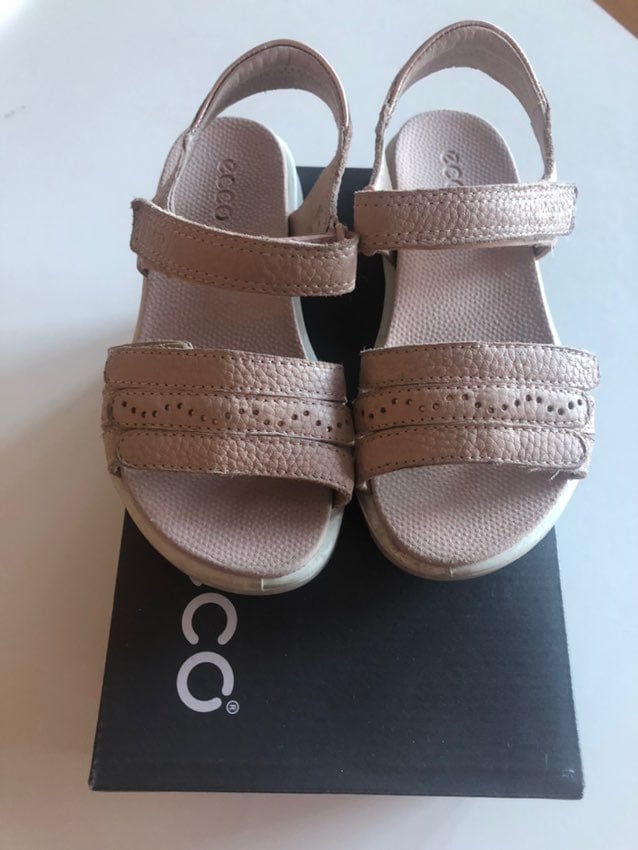 Ecco Girl’s Rose Dust Color Sandals 10.5