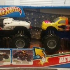 Monster Jam 30th Rev Tredz Monster Mutt Dalmatian & Black Stallion 1:43 Trucks