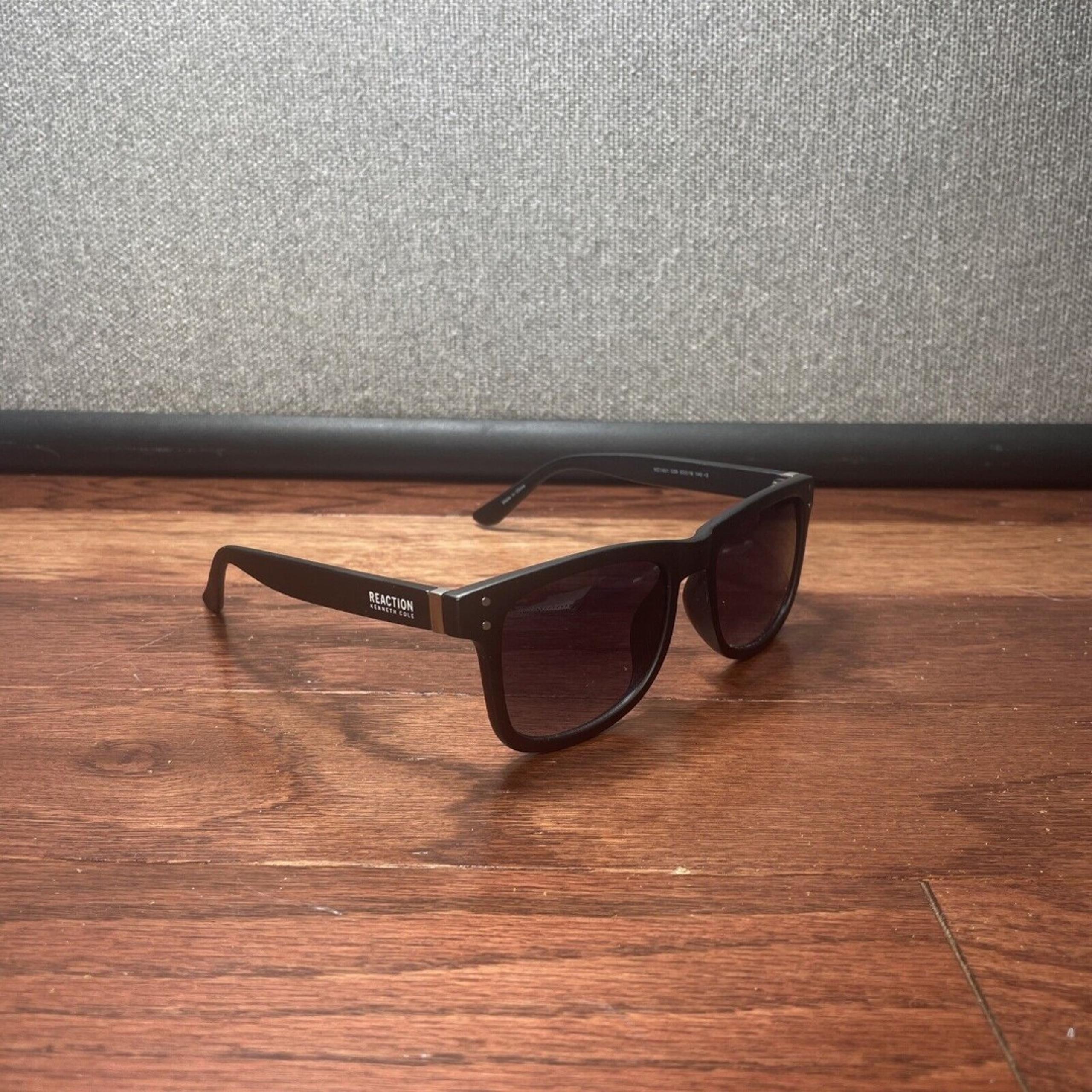 Kenneth Cole Reaction Mens Rectangle Matte Black Sunglass KC1401