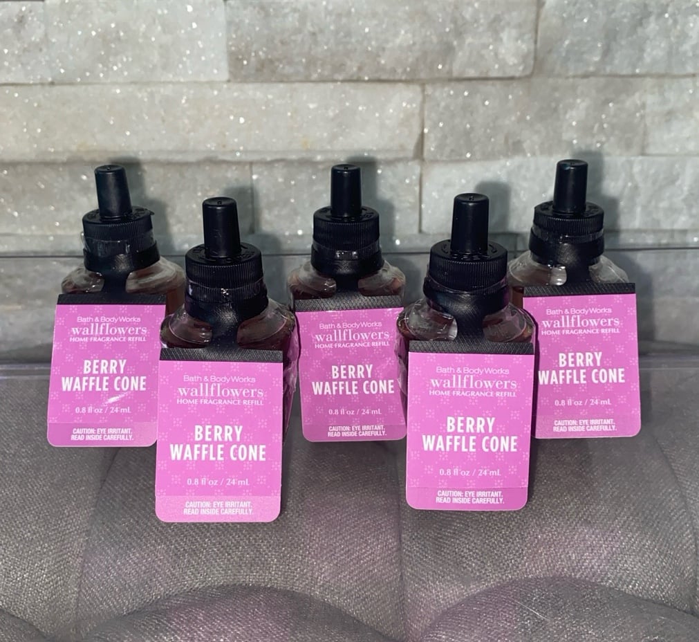 Bath & Body Works Berry Waffle Cone Wallflower Refill X5 Bundle