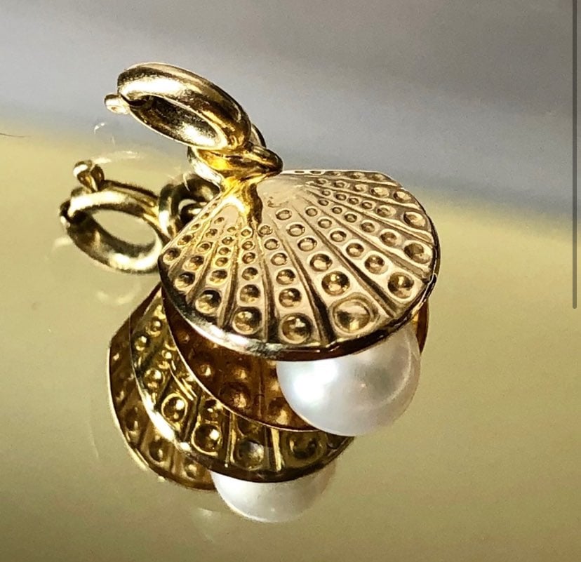 14K Gold Vintage Clam with Pearl Charm