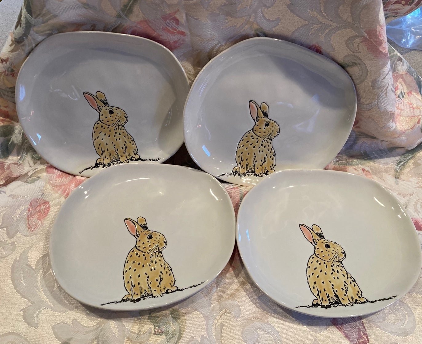 ELI AND ANA EASTER BUNNY CERAMIC LUNCHEON PLATES (SET OF 4)