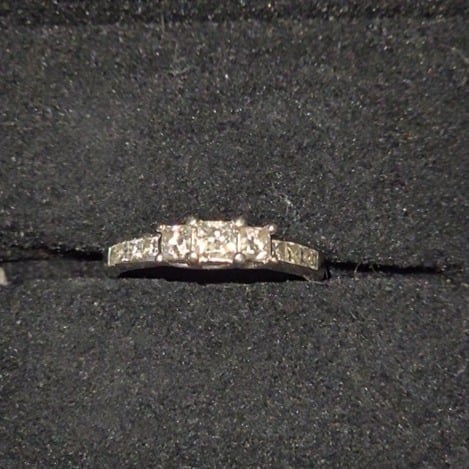 1 ctw 3 stone white gold diamond ring