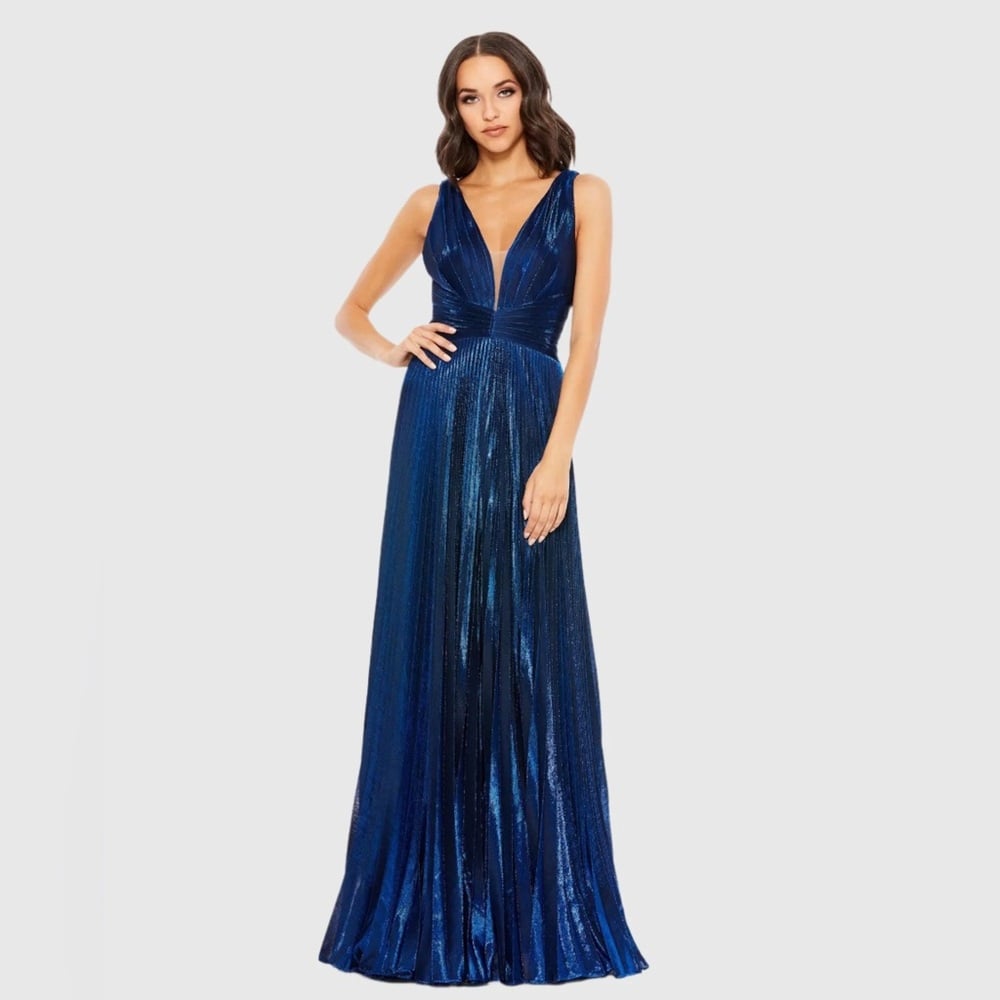 Size MAC DUGGAL 50640 NWT Plunge Neck Pleated Metallic Gown
