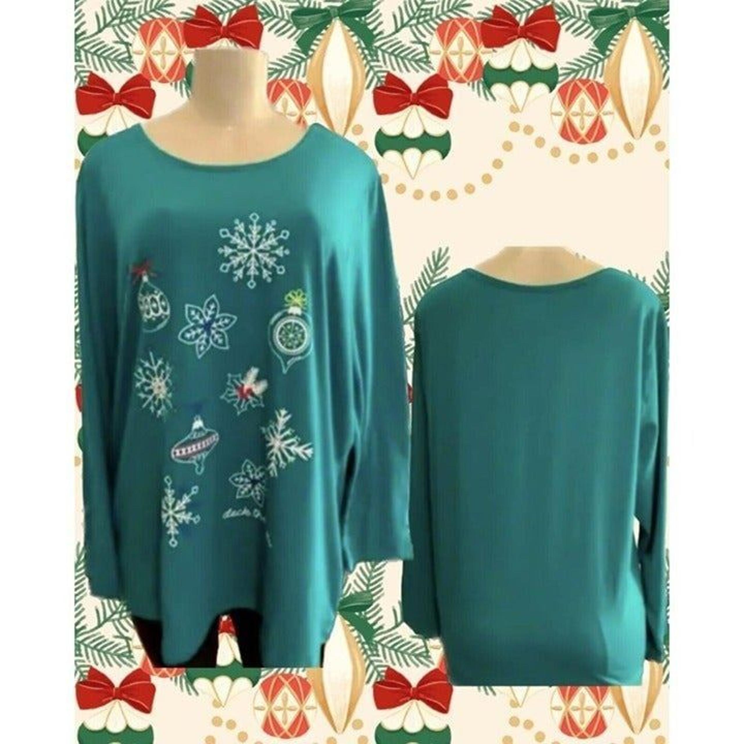 Laura Scott Plus 2X Green Holiday Ornament Graphic Crew Neck Long Sleeve Tee