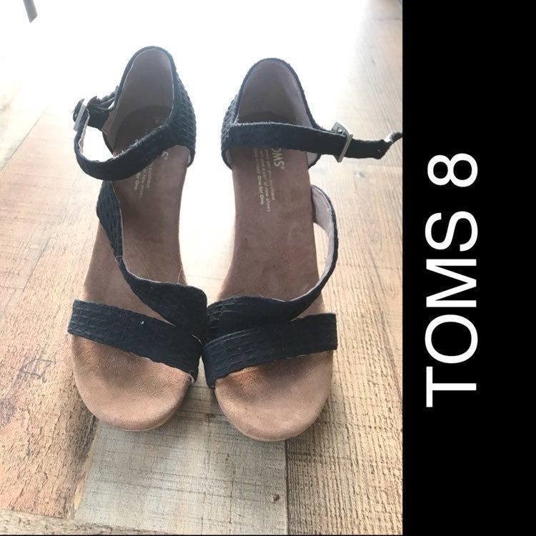 TOMS Wedges Size 8